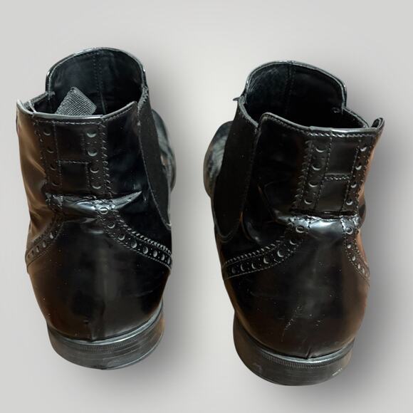 Prada Men's Black Leather Wingtip Chelsea Boots Metal Logo Heel Ankle 11 or 44 - Picture 3 of 6